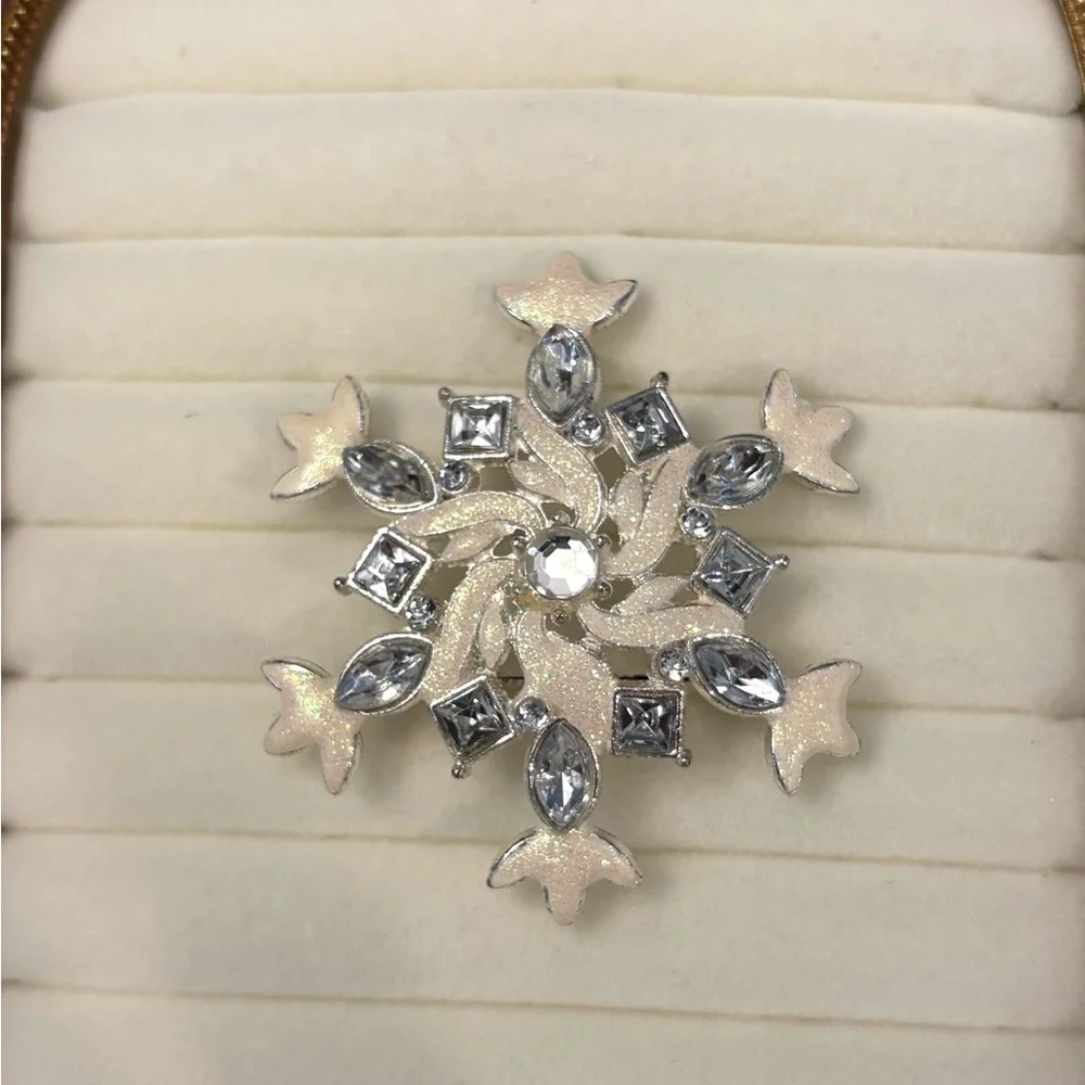 Sparkling Resin Snowflake Brooch Pin‎ Clear Rhinestones Estate Wedding Christmas